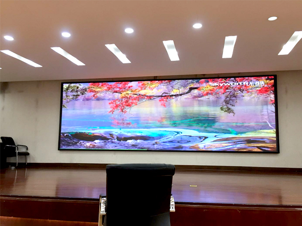 昆明市婦幼保健院室內P2.5全彩顯示屏